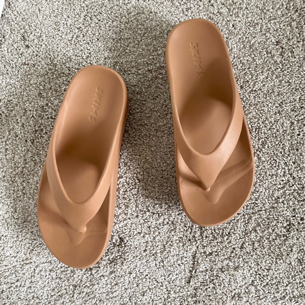 NWOB Skims Cognac Brown Platform Flip Flops Size 8 or 39
